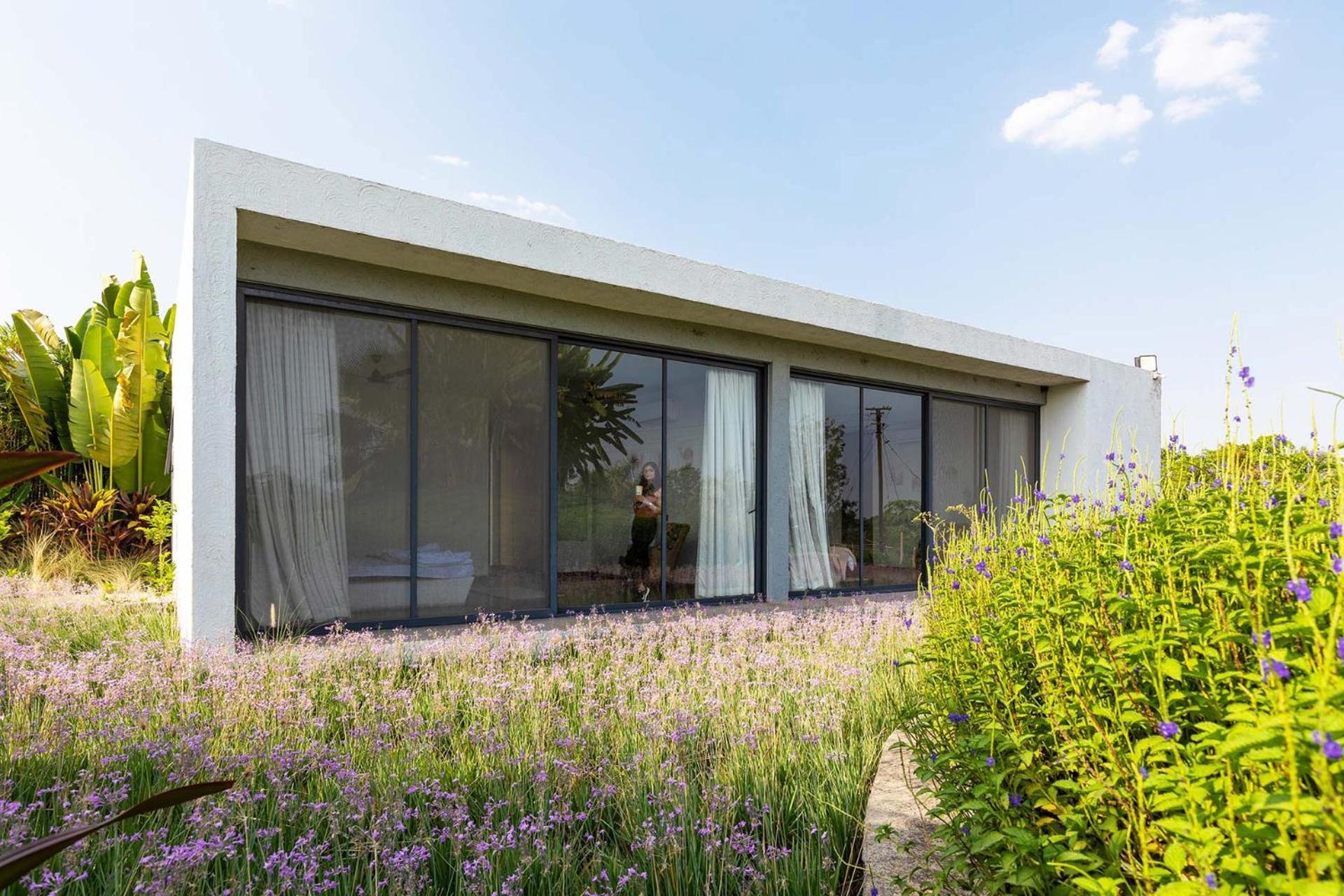 Open House By Stayvista - Nestled In Nature, Featuring A Swimming Pool & Expansive Lawn For A Serene Retreat Shikrapur Zewnętrze zdjęcie