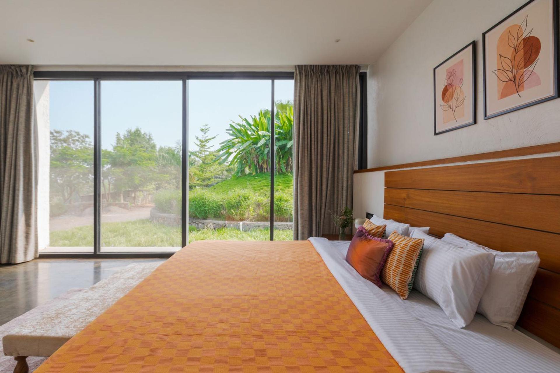 Open House By Stayvista - Nestled In Nature, Featuring A Swimming Pool & Expansive Lawn For A Serene Retreat Shikrapur Zewnętrze zdjęcie