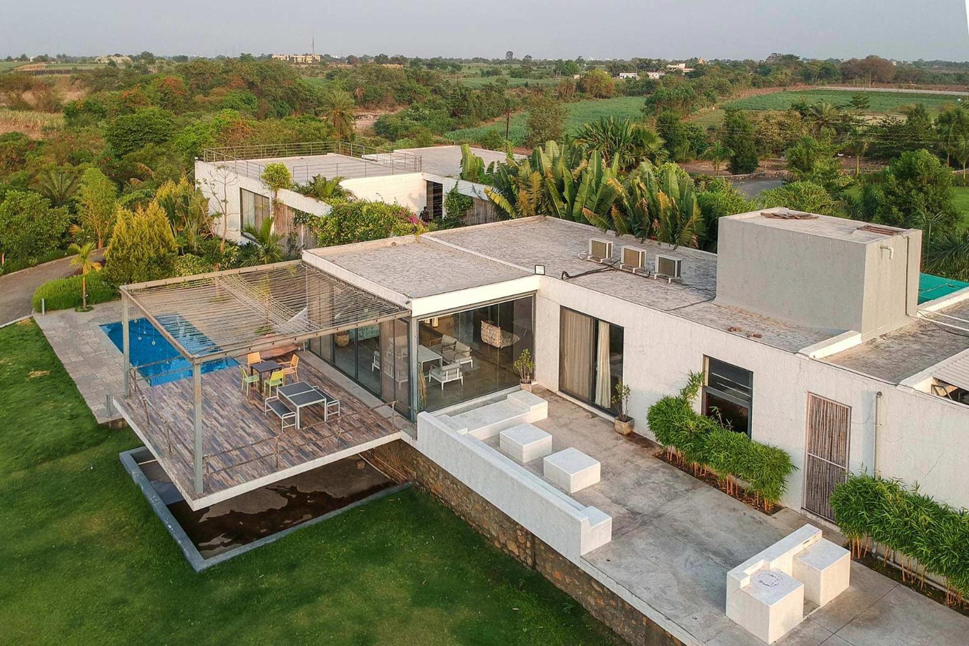 Open House By Stayvista - Nestled In Nature, Featuring A Swimming Pool & Expansive Lawn For A Serene Retreat Shikrapur Zewnętrze zdjęcie